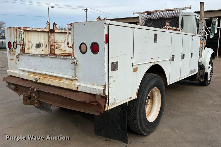 image for item MQ9860 2001 International 4900  utility / service truck