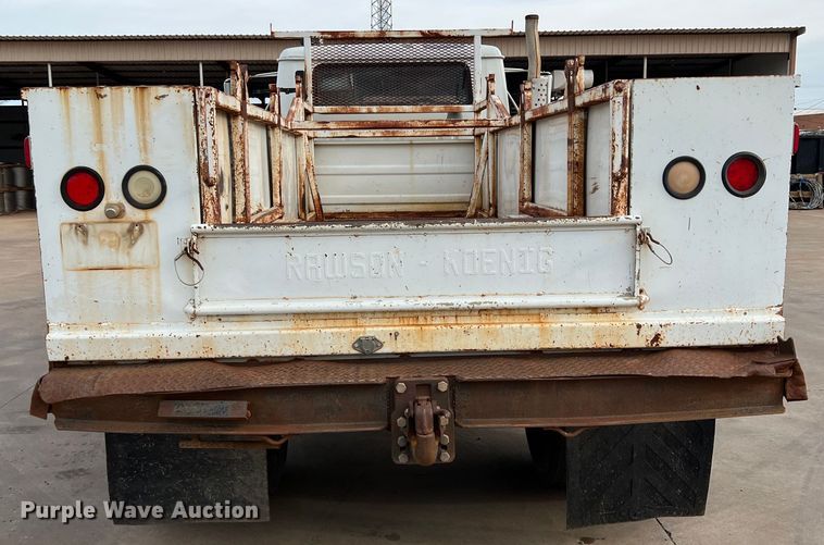 image for item MQ9860 2001 International 4900  utility / service truck