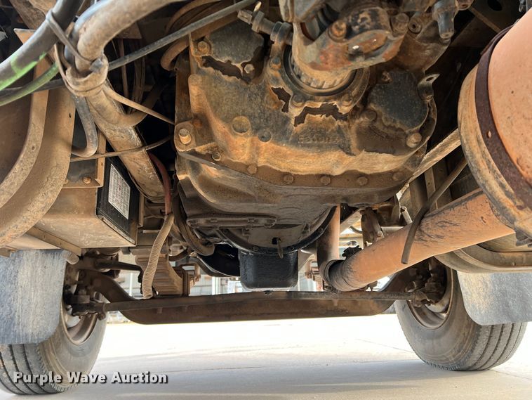 image for item MQ9860 2001 International 4900  utility / service truck