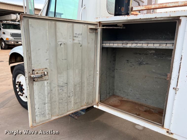 image for item MQ9860 2001 International 4900  utility / service truck