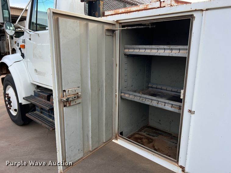 image for item MQ9860 2001 International 4900  utility / service truck