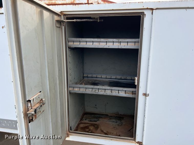 image for item MQ9860 2001 International 4900  utility / service truck