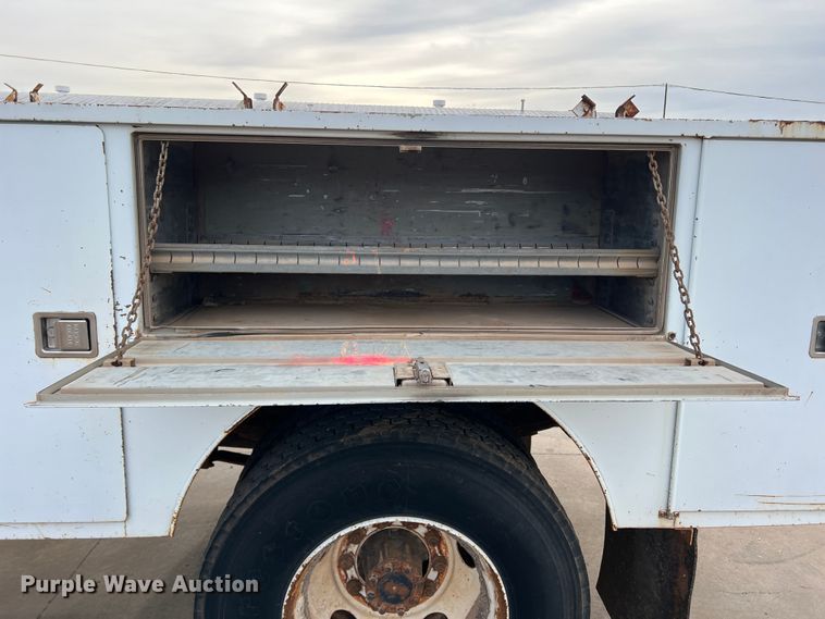 image for item MQ9860 2001 International 4900  utility / service truck