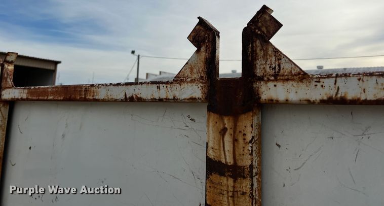 image for item MQ9860 2001 International 4900  utility / service truck