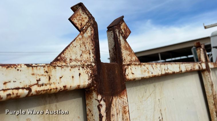 image for item MQ9860 2001 International 4900  utility / service truck