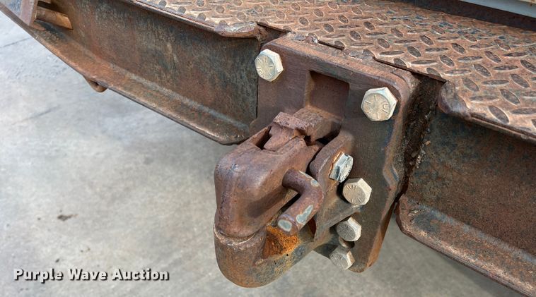 image for item MQ9860 2001 International 4900  utility / service truck