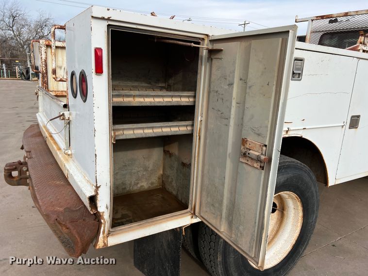 image for item MQ9860 2001 International 4900  utility / service truck