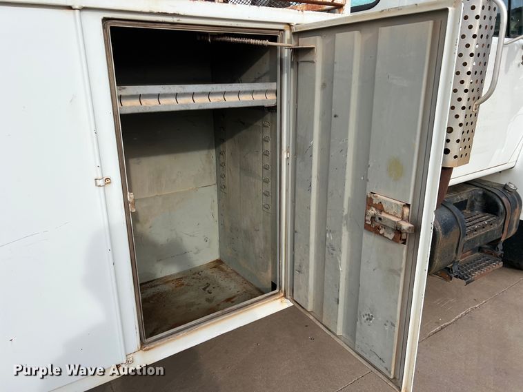 image for item MQ9860 2001 International 4900  utility / service truck