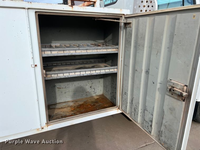 image for item MQ9860 2001 International 4900  utility / service truck