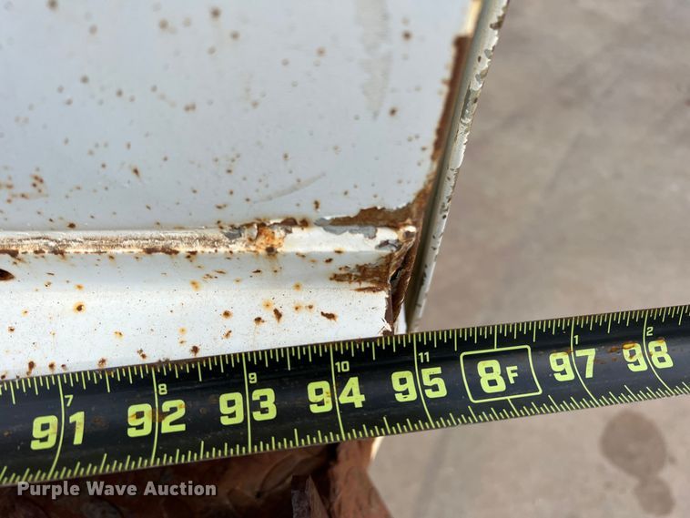 image for item MQ9860 2001 International 4900  utility / service truck