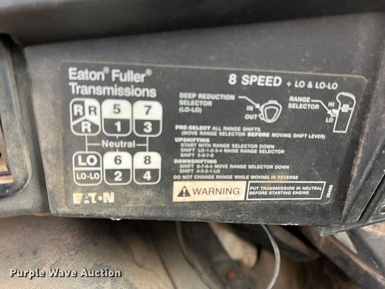 image for item MQ9860 2001 International 4900  utility / service truck