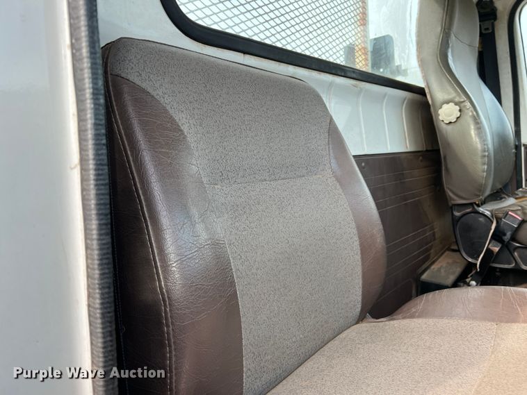 image for item MQ9860 2001 International 4900  utility / service truck