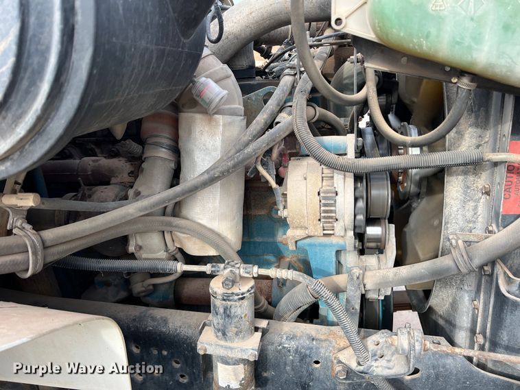 image for item MQ9860 2001 International 4900  utility / service truck