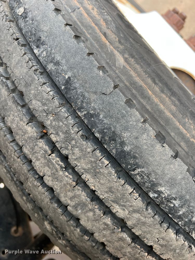 image for item MQ9860 2001 International 4900  utility / service truck