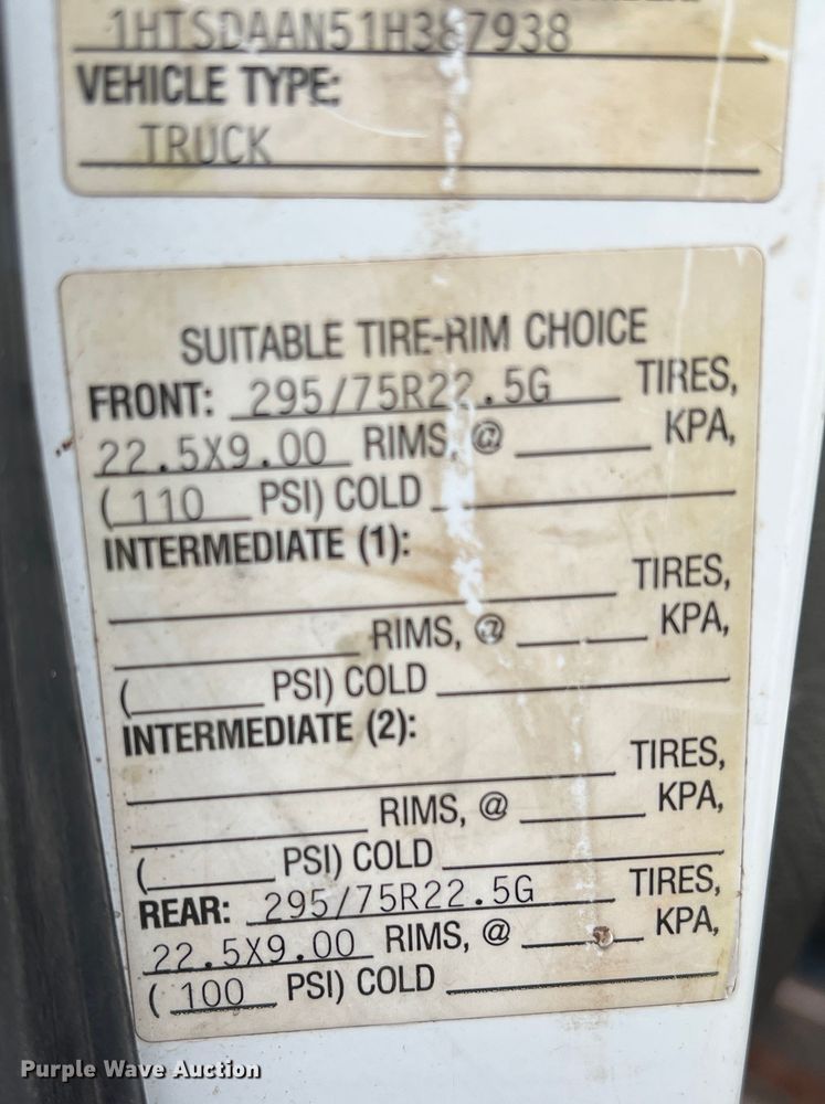 image for item MQ9860 2001 International 4900  utility / service truck