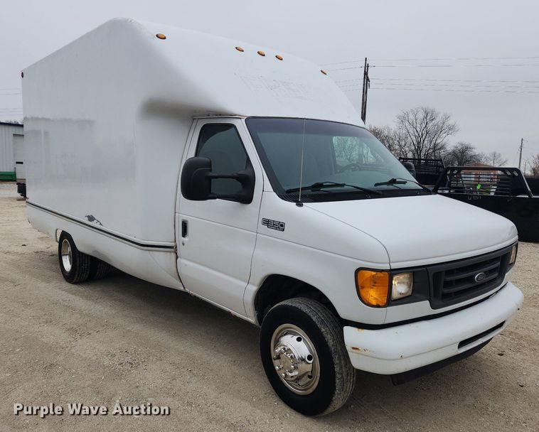 image for item MW9542 2003 Ford E350 Super Duty  box truck