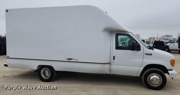 image for item MW9542 2003 Ford E350 Super Duty  box truck