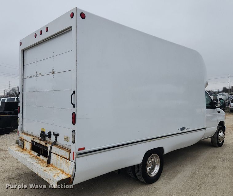 image for item MW9542 2003 Ford E350 Super Duty  box truck