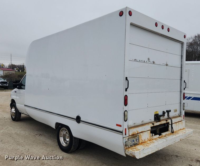 image for item MW9542 2003 Ford E350 Super Duty  box truck
