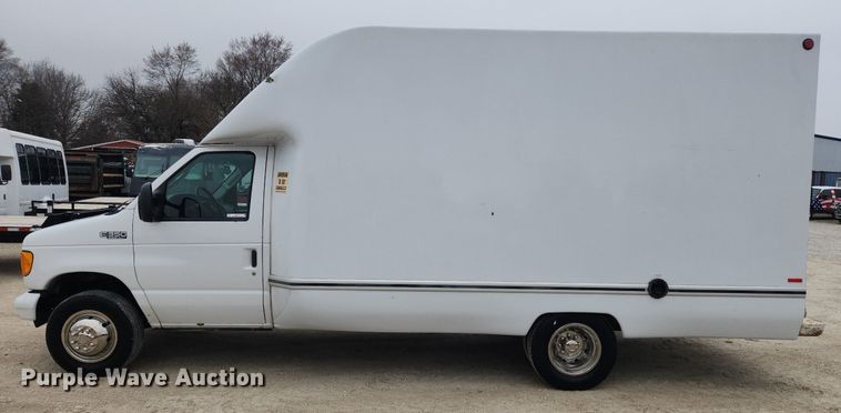 image for item MW9542 2003 Ford E350 Super Duty  box truck