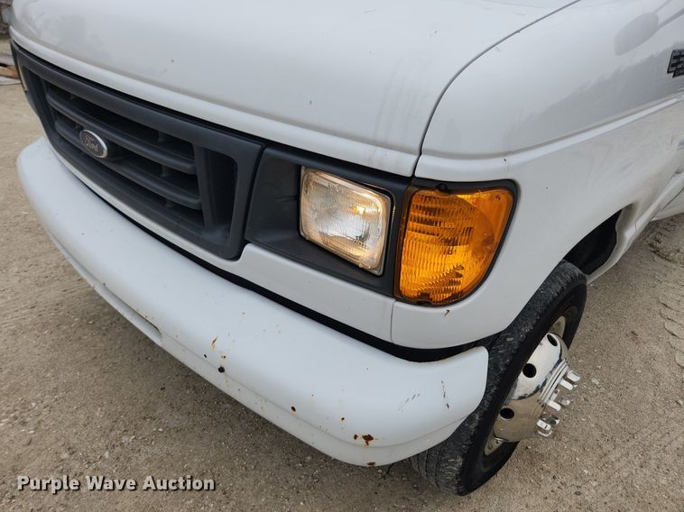 image for item MW9542 2003 Ford E350 Super Duty  box truck