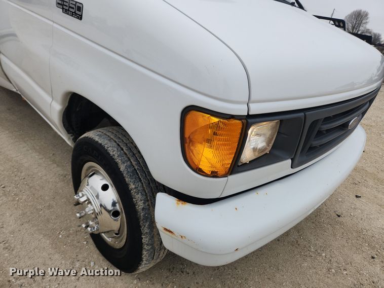 image for item MW9542 2003 Ford E350 Super Duty  box truck