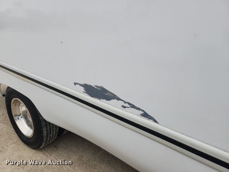 image for item MW9542 2003 Ford E350 Super Duty  box truck