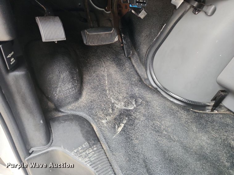 image for item MW9542 2003 Ford E350 Super Duty  box truck