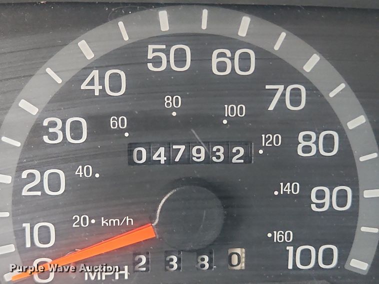 image for item MW9542 2003 Ford E350 Super Duty  box truck