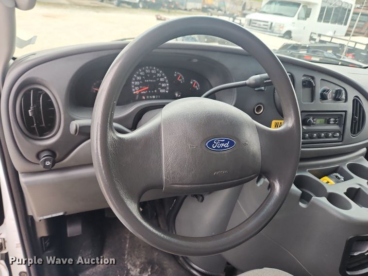 image for item MW9542 2003 Ford E350 Super Duty  box truck