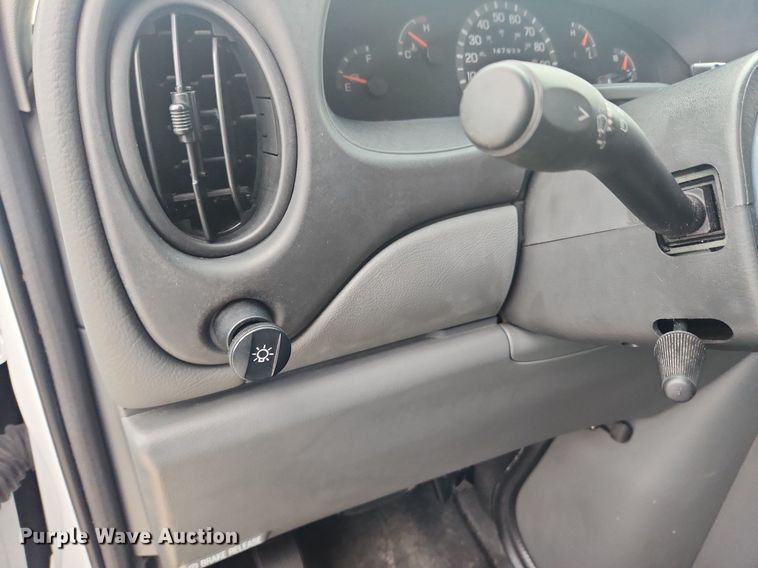 image for item MW9542 2003 Ford E350 Super Duty  box truck