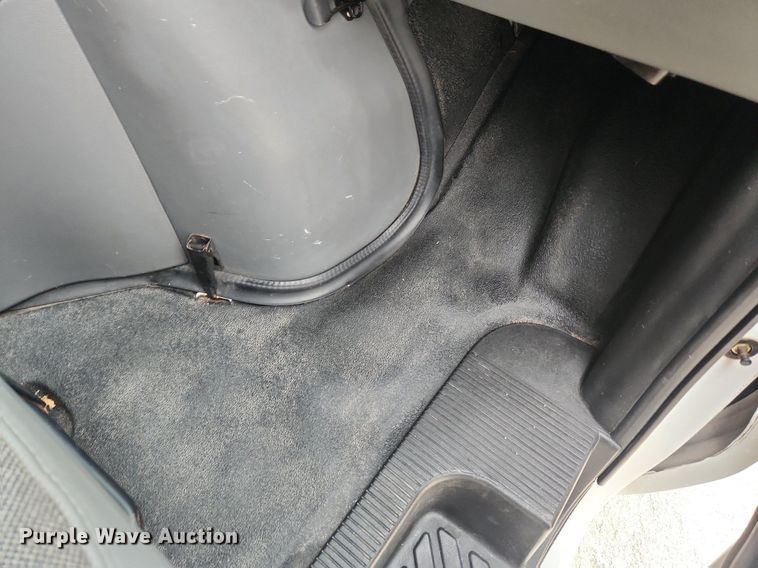 image for item MW9542 2003 Ford E350 Super Duty  box truck