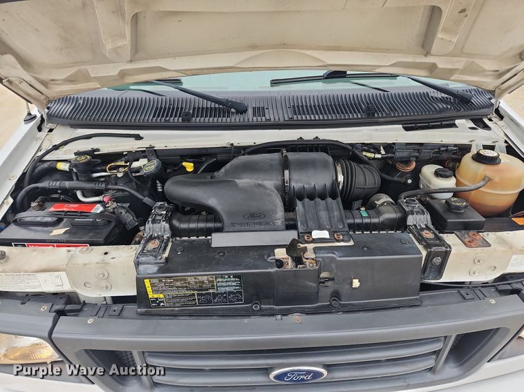 image for item MW9542 2003 Ford E350 Super Duty  box truck