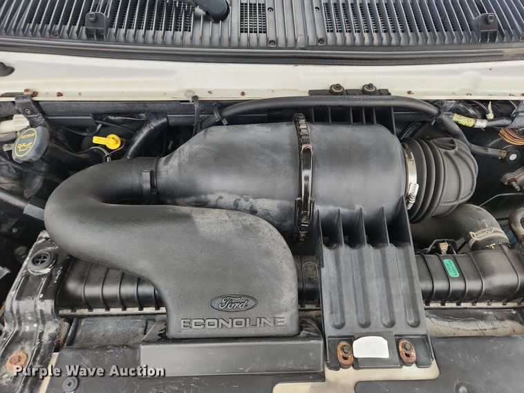 image for item MW9542 2003 Ford E350 Super Duty  box truck