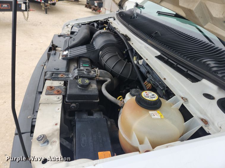 image for item MW9542 2003 Ford E350 Super Duty  box truck