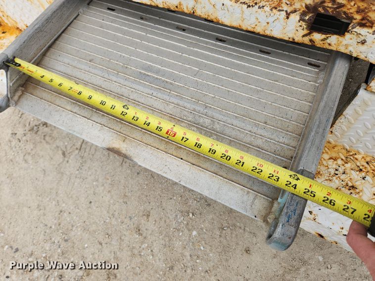 image for item MW9542 2003 Ford E350 Super Duty  box truck