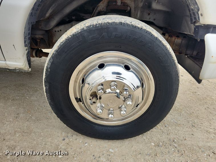 image for item MW9542 2003 Ford E350 Super Duty  box truck