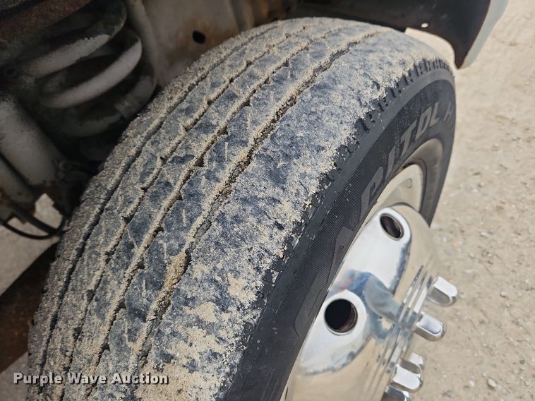 image for item MW9542 2003 Ford E350 Super Duty  box truck