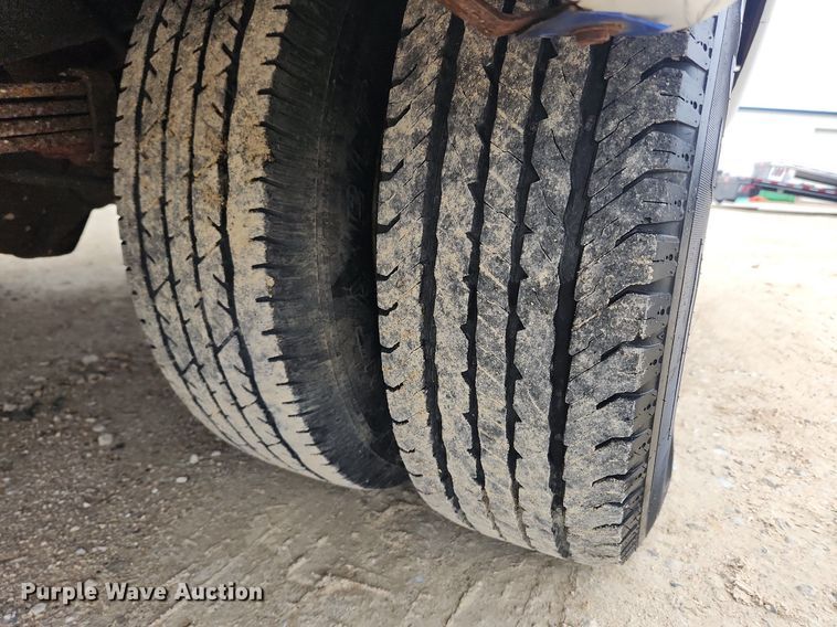 image for item MW9542 2003 Ford E350 Super Duty  box truck