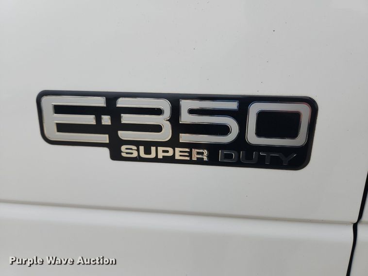 image for item MW9542 2003 Ford E350 Super Duty  box truck