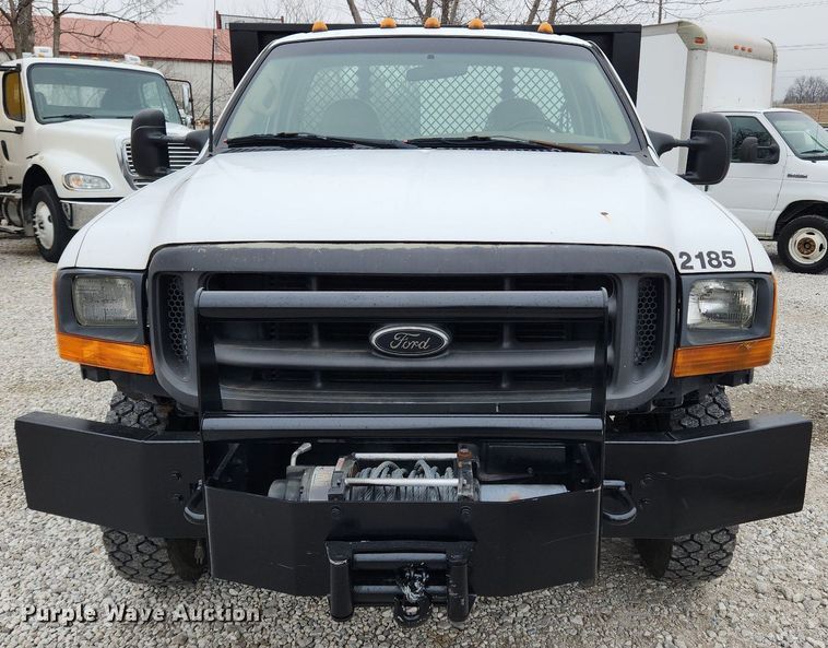 image for item MW9548 2000 Ford F550 Super Duty XL  flatbed truck