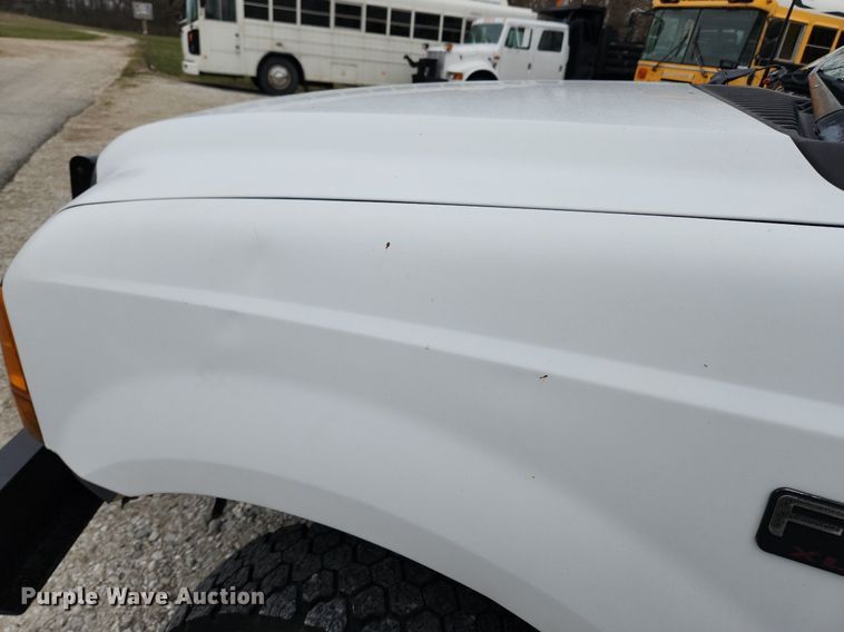 image for item MW9548 2000 Ford F550 Super Duty XL  flatbed truck