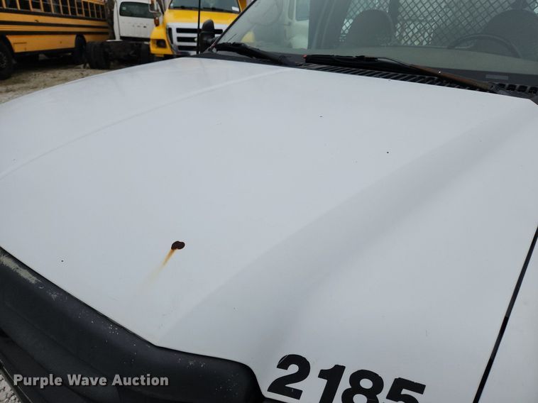 image for item MW9548 2000 Ford F550 Super Duty XL  flatbed truck