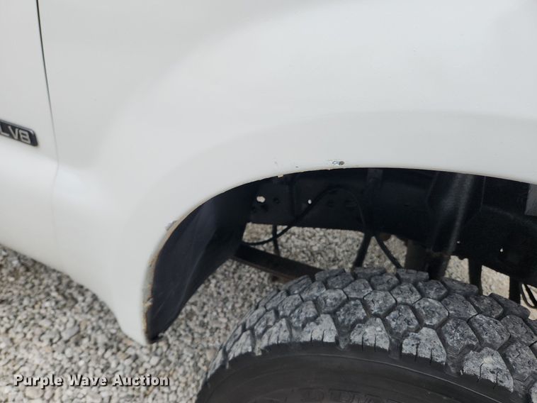 image for item MW9548 2000 Ford F550 Super Duty XL  flatbed truck