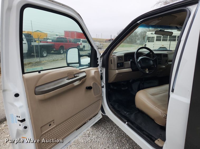 image for item MW9548 2000 Ford F550 Super Duty XL  flatbed truck