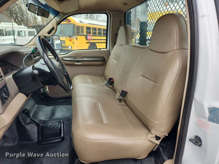 image for item MW9548 2000 Ford F550 Super Duty XL  flatbed truck