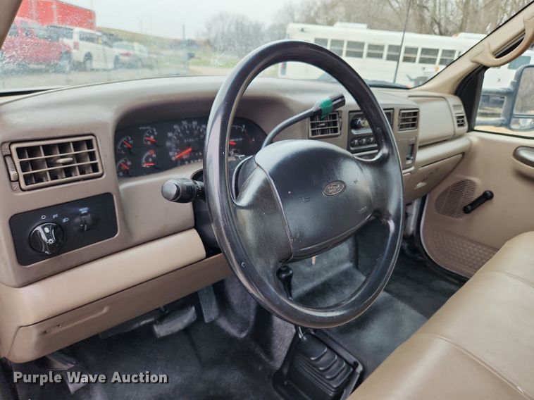 image for item MW9548 2000 Ford F550 Super Duty XL  flatbed truck