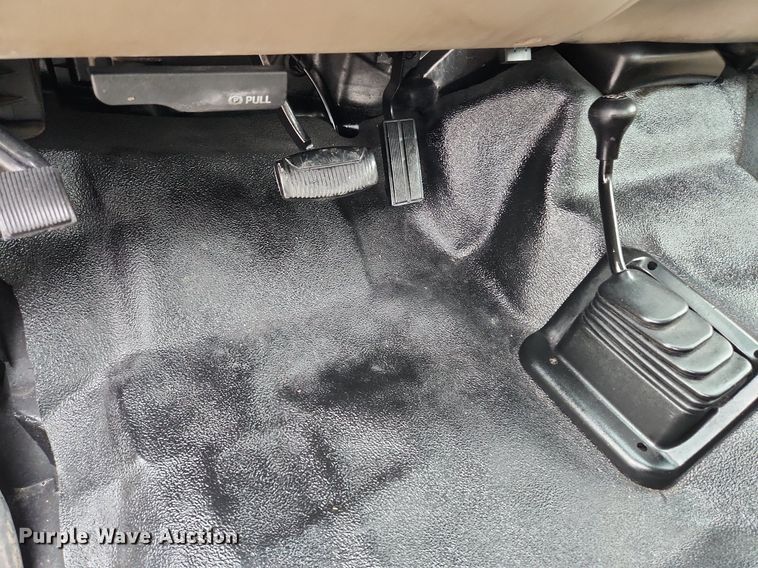 image for item MW9548 2000 Ford F550 Super Duty XL  flatbed truck