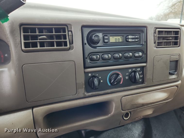 image for item MW9548 2000 Ford F550 Super Duty XL  flatbed truck