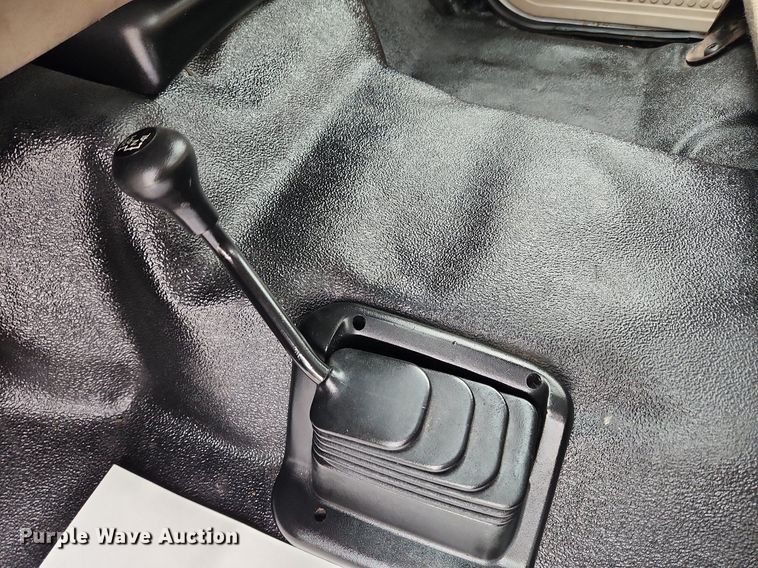 image for item MW9548 2000 Ford F550 Super Duty XL  flatbed truck